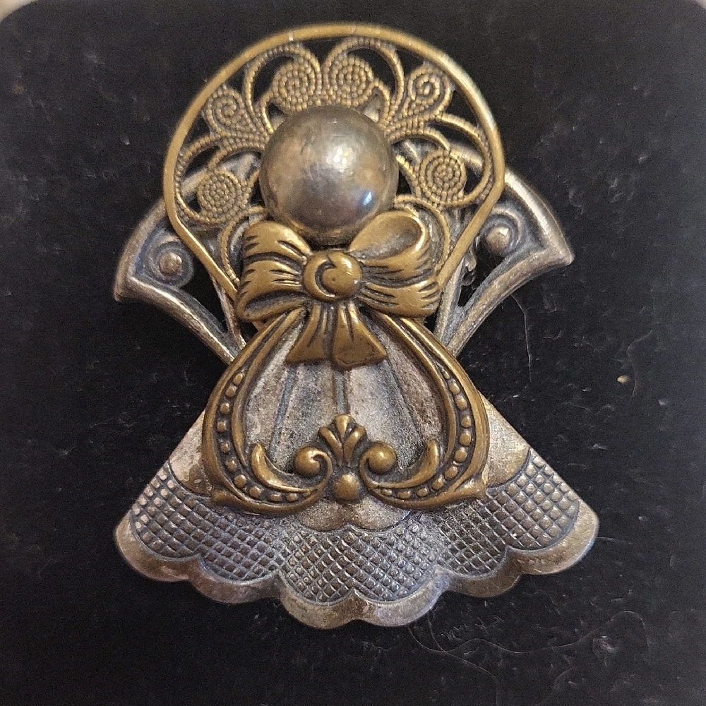 Elegant Angel Brooch with Gold and Pewter Details